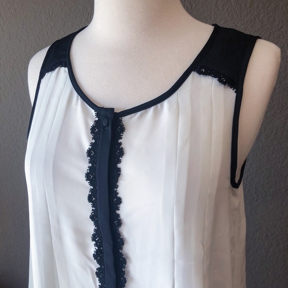 ELLE • Black and White Pleated Lace Tank - Picture 5 of 7
